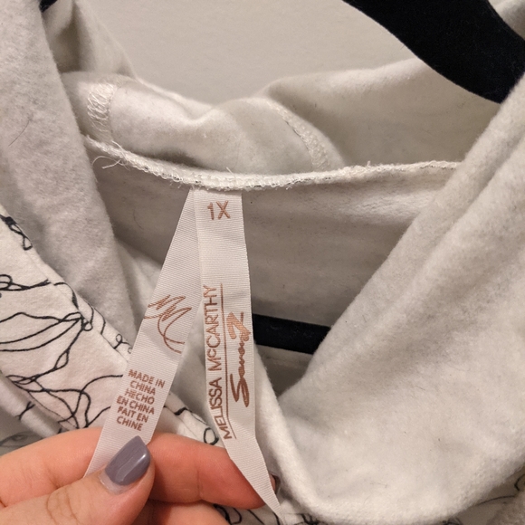 Melissa McCarthy Sweater - Picture 3 of 3